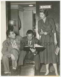 2y1789 COUNTRY GIRL candid 7.5x9.5 still 1954 George Seaton, Grace Kelly & William Holden w/ script!