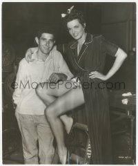2y1906 SON OF PALEFACE candid 7.5x9 still 1952 sexy Jane Russell with brother showing her sexy legs!