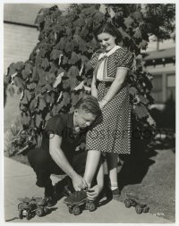 2y1915 THOROUGHBREDS DON'T CRY candid 7x9 still 1937 Rooney helps Judy Garland with roller skates!
