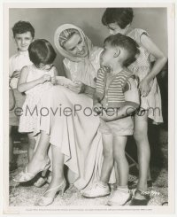 2y1917 TO CATCH A THIEF candid 8.25x10 still 1955 Grace Kelly recognized by little French children!