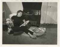 2y1930 YVONNE DE CARLO 8x10.25 still 1940s at home listening to records & reading a new script!
