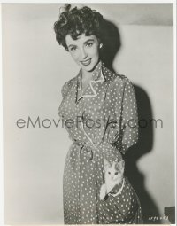 2y1809 ELIZABETH TAYLOR 7.25x9.5 still 1953 with cute kitten in pocket, The Girl Who Had Everything