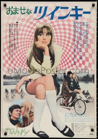 2z0662 LOLA Japanese 1972 sexy teen Susan George & almost 40 Charles Bronson, Twinky!