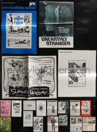 3a0188 LOT OF 19 MOSTLY FOLDED UNCUT PRESSBOOKS 1950s-1970s advertising for a variety of movies!