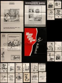 3a0177 LOT OF 24 UNCUT PRESSBOOKS 1960s cool advertising for a variety of different movies!
