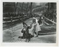 3b1031 RAY BOLGER signed 8x10 REPRO photo 1980s as Scarecrow in The Wizard of Oz with Judy Garland!