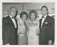 3b1050 SPARTACUS candid 8.25x10 still 1960 Kirk Douglas with wife & others are the world premiere!
