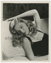 3b1066 VERONICA LAKE 8x10 still 1930s super sexy close portrait relaxing on a cozy bed!