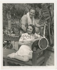3b1070 WILLIAM HOLDEN/JEANNE CAGNEY 8.25x10 still 1940 relaxing outdoors after a tennis match!