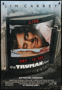3b1762 TRUMAN SHOW advance DS 1sh 1998 cool image of Jim Carrey on large screen, Peter Weir!