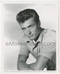 3f1581 CLINT EASTWOOD 8.25x10 still 1954 at the start of his career in Revenge of the Creature!