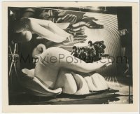 3f1663 THIEF OF BAGDAD candid 8x10 key book still 1940 cool special effects scene on giant hand!