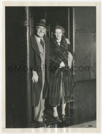 3f1669 TRADER HORN 6x8 news photo 1931 Harry Carey & wife arriving on train for New York premiere!