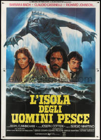 3f0356 SOMETHING WAITS IN THE DARK Italian 2p 1979 cool photo of sea monster looming over top cast!