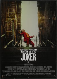 3g0303 JOKER video Japanese 2020 close-up of Joaquin Phoenix as the infamous DC Comics villain!