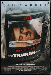 3g0989 TRUMAN SHOW advance DS 1sh 1998 cool image of Jim Carrey on large screen, Peter Weir!