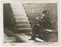 3j0339 CITY LIGHTS 8x10 key book still 1931 Charlie Chaplin with flower he will be giving at climax!