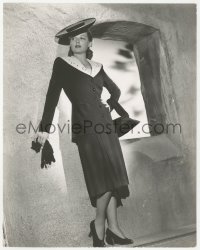 3p1852 ANN SHERIDAN 7.5 x9.25 still 1939 full-length wearing cool dress & hat by Scotty Welbourne!