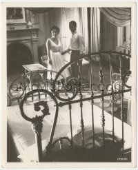 3p1906 CAT ON A HOT TIN ROOF candid deluxe 8x10 still 1958 Paul Newman & Liz Taylor between scenes!