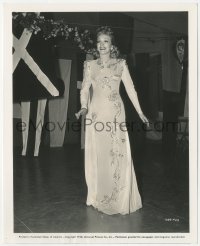 3p2142 SEVEN SINNERS candid 8x10 still 1940 Marlene Dietrich in shimmering white costume on set!