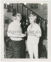 3p2145 SEVEN YEAR ITCH candid 8.25x10 key book still 1955 sexy Marilyn Monroe & Billy Wilder on set!