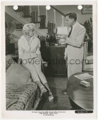 3p2143 SEVEN YEAR ITCH 8.25x10 key book still 1955 Marilyn Monroe by Tom Ewell holding roller skate!