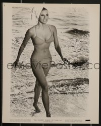 3p1832 BIGGEST BUNDLE OF THEM ALL 2 8x10 stills 1968 full-length images of Raquel Welch in bikini!