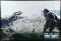 3r0090 KING KONG bus stop 2005 Peter Jackson, fantastic image of giant ape battling dinosaur!