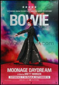 3r0094 MOONAGE DAYDREAM IMAX bus stop 2022 wild full-length image of David Bowie!