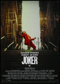 3r0448 JOKER video Japanese 2019 Joaquin Phoenix as the DC Comics villain at the top of steps!