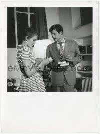 3t1314 A BOUT DE SOUFFLE French 7x9.5 still 1961 serious Jean Seberg discussing books with Belmondo!
