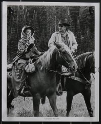 3t1687 ROOSTER COGBURN 2 8x10 stills 1975 John Wayne with eyepatch & Katharine Hepburn!