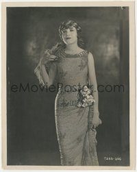 3x0532 LOIS WILSON signed 8x10 key book still 1920s full-length wearing great dress & feather boa!
