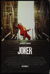 4c0910 JOKER advance DS 1sh 2019 Joaquin Phoenix as the DC Comics villain at the top of the steps!