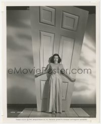 4f1537 SECRET BEYOND THE DOOR candid 8.25x10 still 1947 Joan Bennett posing with enormous door!