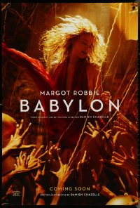 4g0792 BABYLON teaser DS 1sh 2022 Damien Chazelle, sexy Margot Robbie surrounded by partygoers!