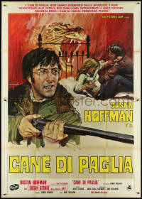4j0104 STRAW DOGS Italian 2p 1972 Peckinpah, completely different art of Dustin Hoffman by Ciriello!