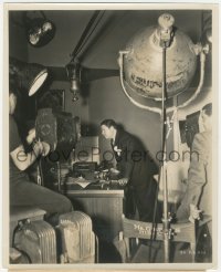 4j1645 SUPER-SLEUTH candid 8x10 still 1937 you can hardly see Jack Oakie behind studio equipment!