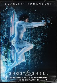 4k0025 GHOST IN THE SHELL DS bus stop 2017 super action image of Scarlett Johanson as Major!