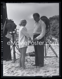 4m0469 POSTMAN ALWAYS RINGS TWICE camera original 4x5 negative 1946 Lana Turner & director on beach!