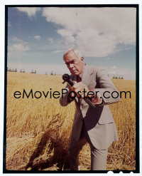 4m0239 PRIME CUT 4x5 transparency 1972 iconic c/u of Lee Marvin standing in field with machine gun!