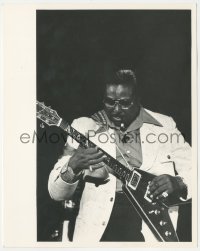 4p1178 ALBERT KING deluxe 8x10 still 1960s the legendary blues guitarist performing by Mary Alfiri!