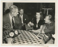4p1369 SCARLET STREET candid 8x10 still 1945 Joan Bennett in a pow-wow with Fritz Lang & executives!