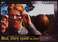 4w0268 MAN WHO FELL TO EARTH Czech 12x17 R2000 alien David Bowie removing glasses, Nicolas Roeg!