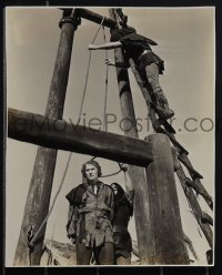 4y1421 ADVENTURES OF ROBIN HOOD 2 7.75x9.5 stills 1938 Errol Flynn about to be hanged + cool candid!