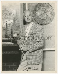 5b0162 WILLIAM POWELL signed 8x10 still 1955 candid portrait at home when he made Mister Roberts!