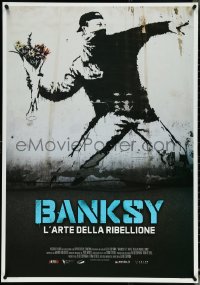 5c0133 BANKSY & THE RISE OF OUTLAW ART Italian 1sh 2020 art of rioter 'throwing' flowers!