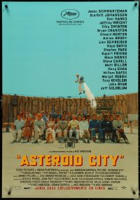 5g0604 ASTEROID CITY advance DS Spanish 2023 Jason Schwartzman, cool billboard and canyon art!