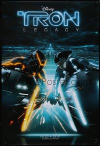 5g1061 TRON LEGACY teaser DS 1sh 2010 great different close up image of light cycles!