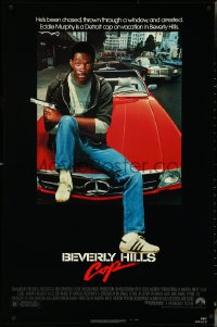 5k0335 BEVERLY HILLS COP 1sh 1984 great image of detective Eddie Murphy sitting on red Mercedes!